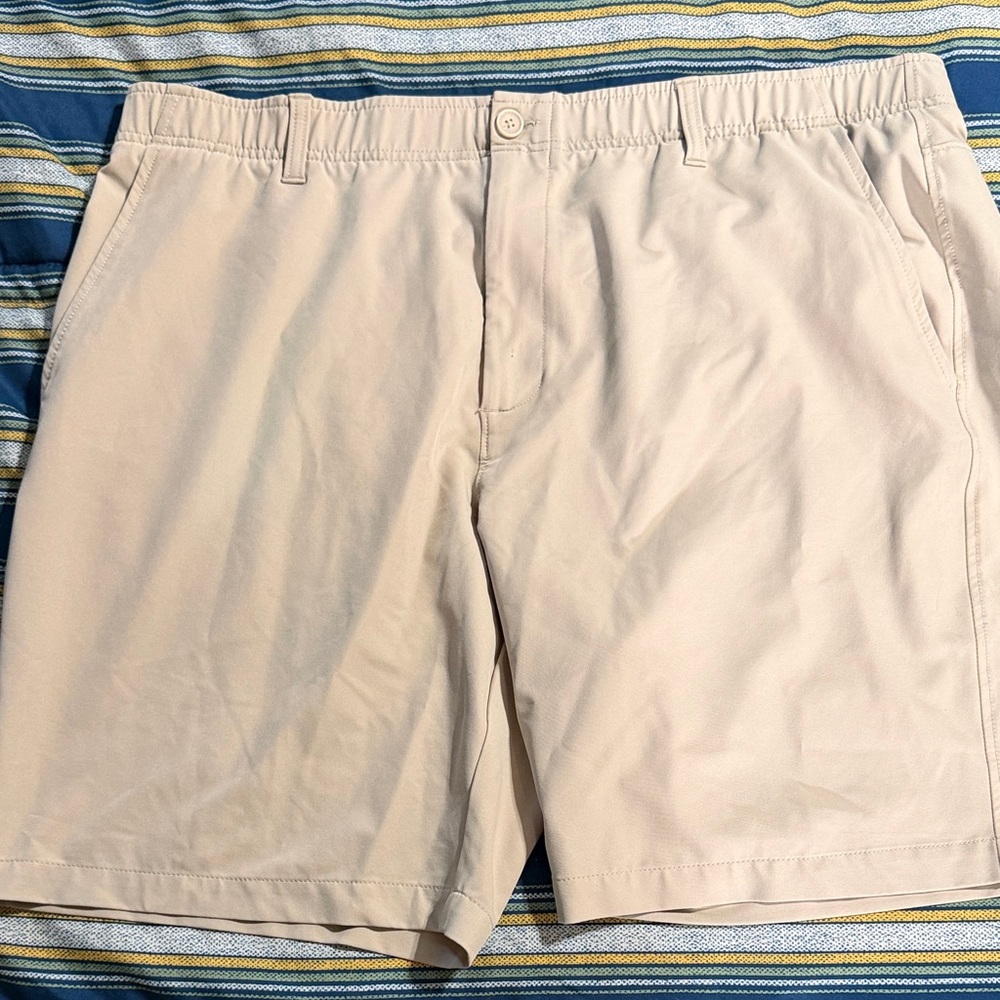 Under Armour Men's Beige Drive Golf Shorts